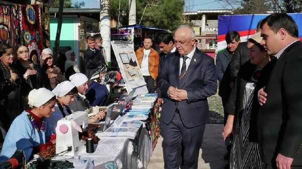 ‍ Жителям Явана помогли найти работу - Sputnik Таджикистан