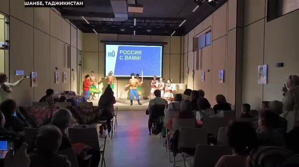 Песни, пляски и блины: в Русском доме Душанбе тоже встретили Масленицу - Sputnik Таджикистан