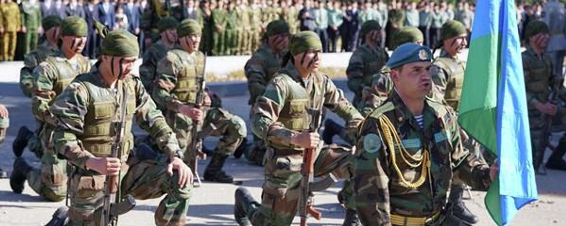 Таҷлили 33-юмин солгарди таъсисёбии Қувваҳои мусаллаҳи ҶТ дар Душанбе - Sputnik Тоҷикистон, 1920, 23.02.2026