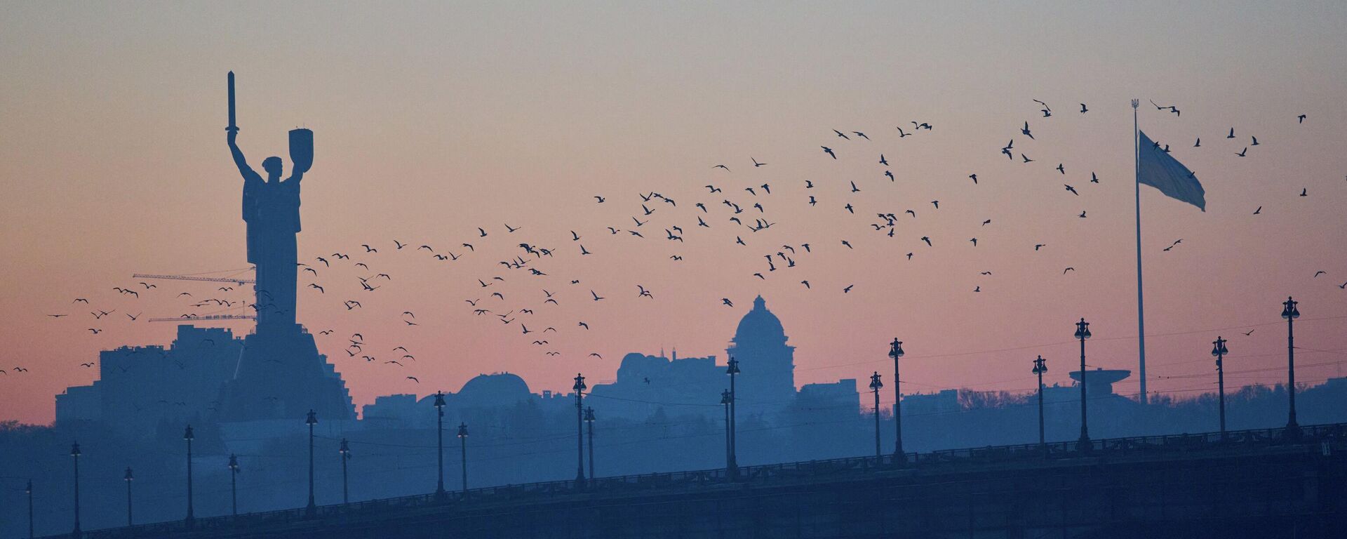 Монумент Родина-мать в Киеве. - Sputnik Таджикистан, 1920, 24.02.2026