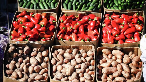 Продажа картофеля в Симферополе. - Sputnik Таджикистан