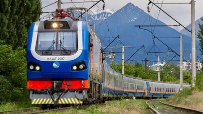 Поезд Казахстанских железных дорог.