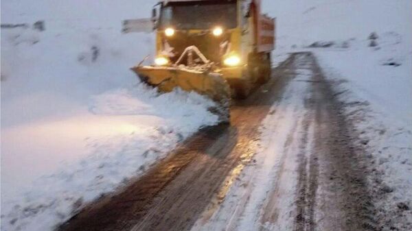 Ҳаракат дар масири Душанбе-Чаноқ барои мошинҳои боркаш маҳдуд шуд - Sputnik Тоҷикистон