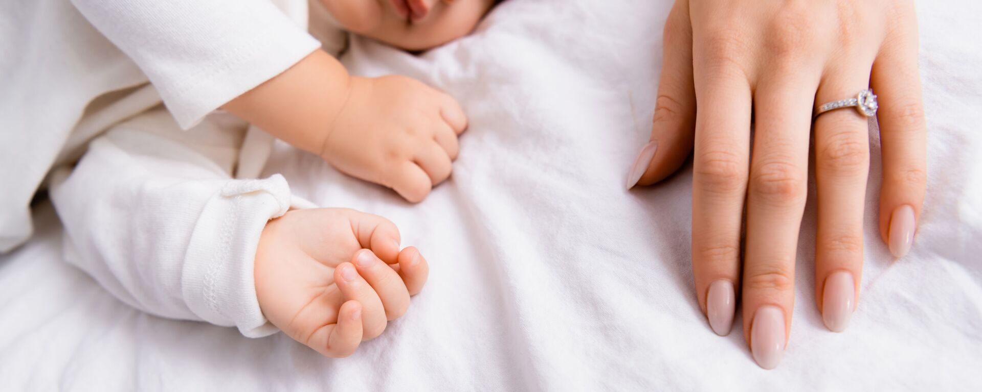 Женщина с ребенком. Иллюстративное фото - Sputnik Тоҷикистон, 1920, 26.02.2026