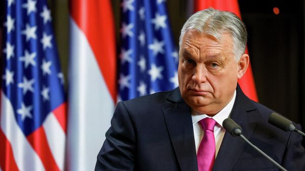 Премьер-министр Венгрии Виктор Орбан во время пресс-конференции в Будапеште. - Sputnik Тоҷикистон