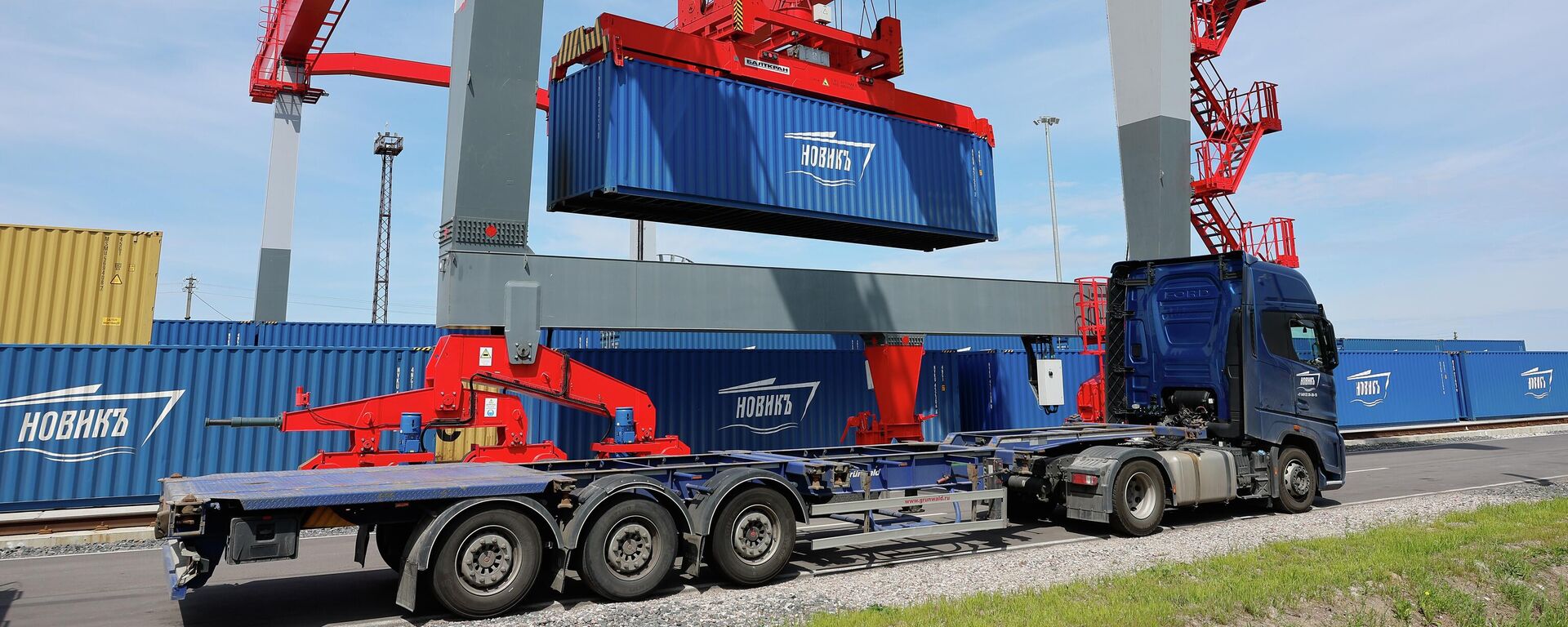 Терминально-логистический центр Восток – Запад в Черняховске.  - Sputnik Таджикистан, 1920, 11.03.2026