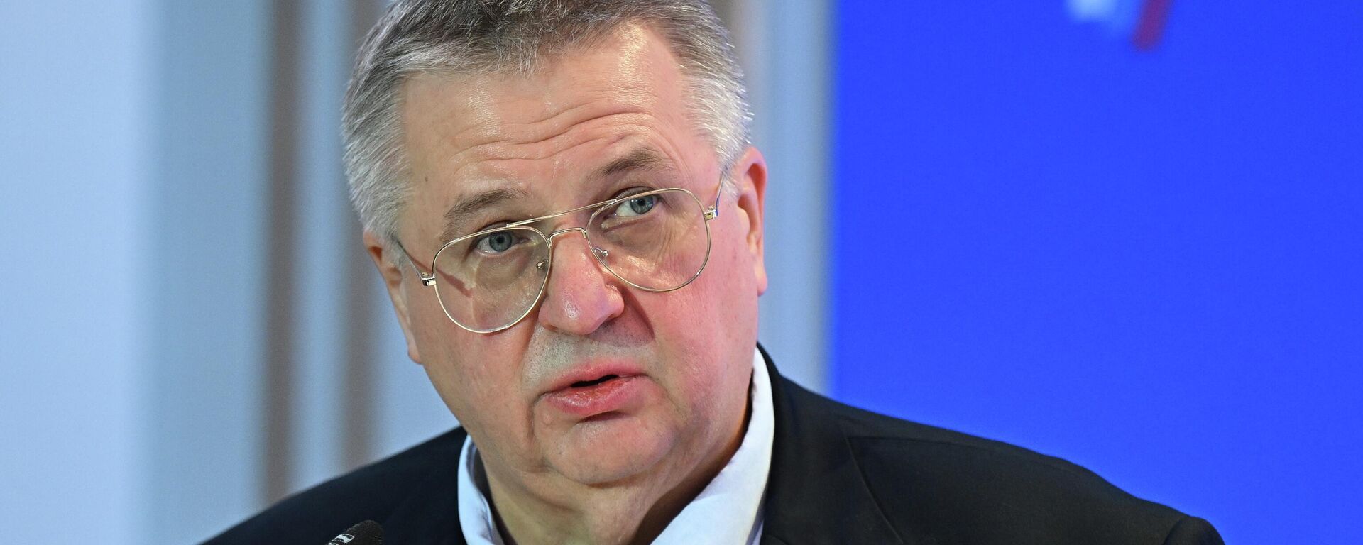 Заместитель председателя правительства РФ Алексей Оверчук. - Sputnik Таджикистан, 1920, 04.06.2026