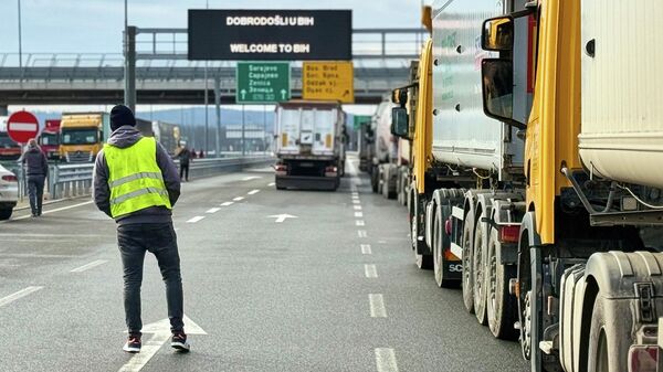 Забастовка водителей в знак протеста против недавно введенных правил въезда в Европейский союз. Иллюстративное фото - Sputnik Таджикистан