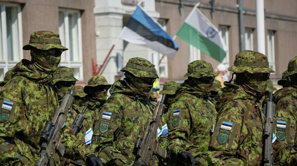 Эстонские солдаты на военном параде в  Вильянди, Эстония. Архивное фото - Sputnik Таджикистан