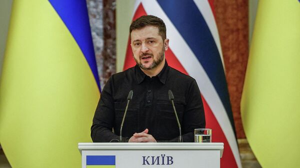Владимир Зеленский выступает на пресс-конференции в Киеве, Украина, 25 февраля 2026 года.  - Sputnik Тоҷикистон