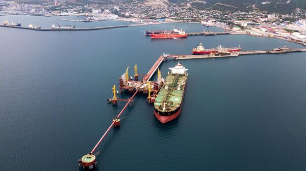 Танкеры у нефтяного терминала Шесхарис в Новороссийске.  - Sputnik Таджикистан