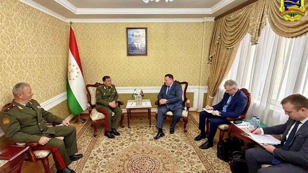 Беларус ба Тоҷикистон силоҳ медиҳад: кишварҳо дар соҳаи саноати дифоъ шартномаҳо имзо кардаанд - Sputnik Тоҷикистон