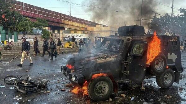 Бист нафар дар эътирозҳои зиддиамрикоӣ дар Покистон кушта шудаанд, хабар медиҳад расонаҳои маҳаллӣ - Sputnik Тоҷикистон