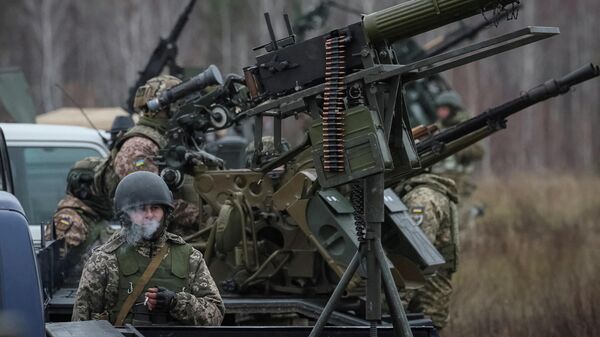 Украинские военнослужащие участвуют в учениях по противовоздушной обороне в Черниговской области. - Sputnik Тоҷикистон