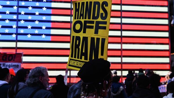 Акция против ударов по Ирану в Нью-Йорке - Sputnik Тоҷикистон
