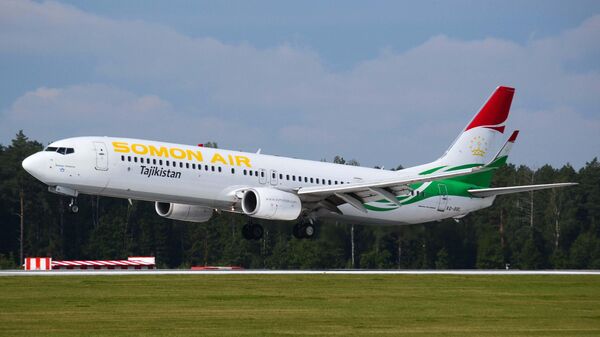 Самолёт компании Сомон Эйр  - Sputnik Тоҷикистон