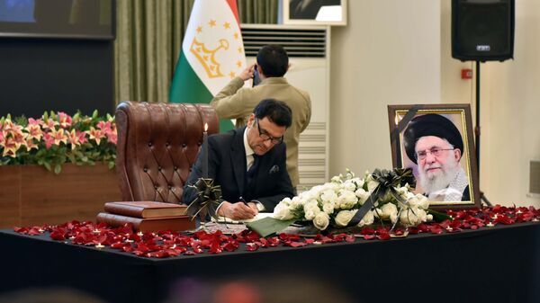 В посольстве Ирана в Душанбе открыли Книгу памяти. - Sputnik Таджикистан