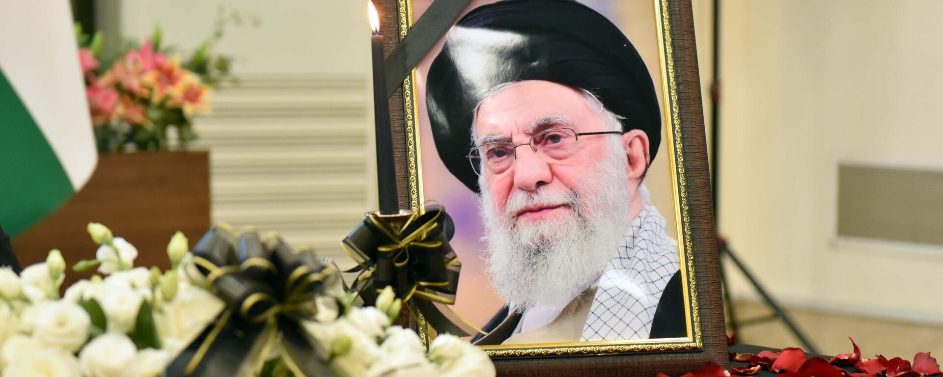 В посольстве Ирана в Душанбе открыли Книгу памяти. - Sputnik Таджикистан, 1920, 07.03.2026