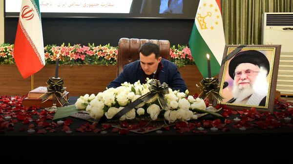 Дар сафорати Эрон дар Душанбе китоби ёдбуд кушода шуд - Sputnik Тоҷикистон