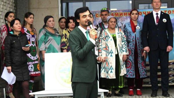 Дар мактаби русӣ-тоҷикии ба номи Ломоносов дар шаҳри Бохтар 35-солагии истиқлол таҷлил шуд - Sputnik Тоҷикистон