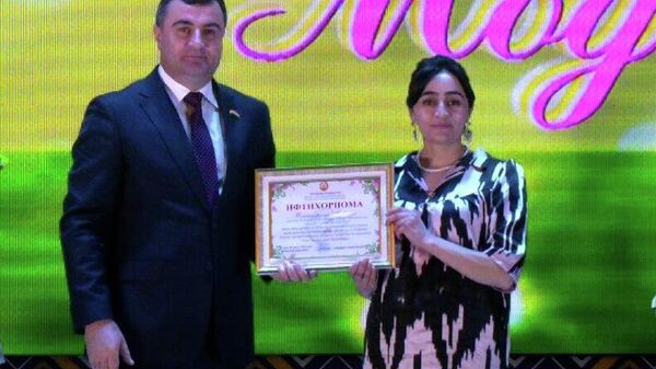 Бонувони фаъоли ВМКБ қадрдонӣ шуданд - Sputnik Тоҷикистон