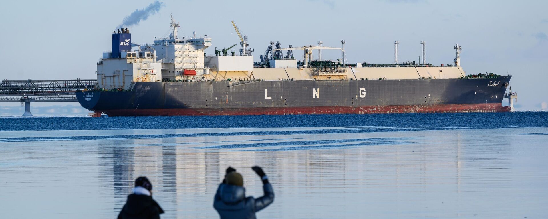 Танкер-газовоз K.Jasmine у причала завода по производству сжиженного природного газа (СПГ) в поселке Пригородное Сахалинской области. - Sputnik Таджикистан, 1920, 06.03.2026