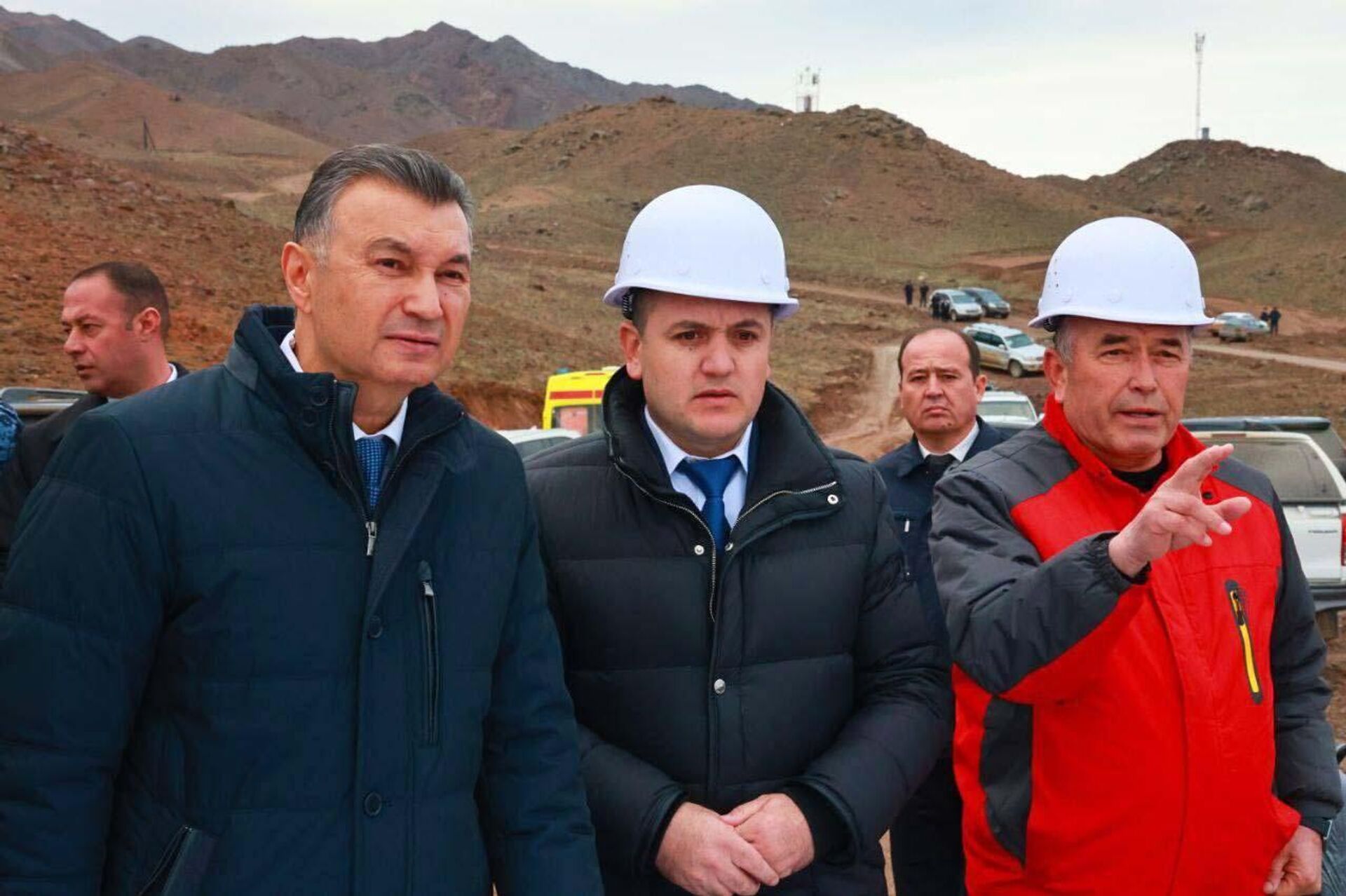 Кохир Расулзода ознакомился с ходом строительных работ на обогатительном комбинате железной руды АО Тоджикский металлургический комбинат, расположенном в Бободжон-Гафуровском районе. - Sputnik Тоҷикистон, 1920, 06.03.2026