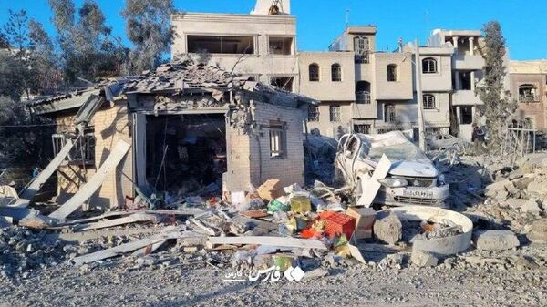 Дар натиҷаи ҳамлаи ИМА ва Исроил ба як истгоҳи ёрии таъҷилӣ ва майдончаи бозии кӯдакон дар канори шаҳри Широз 20 нафар кушта шуданд - Sputnik Тоҷикистон