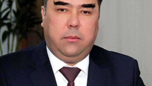 Раҷаб Аҳмадзода бонувони Суғдро ба сариштакорӣ ва пӯшидани либосҳои миллӣ даъват кард - Sputnik Тоҷикистон