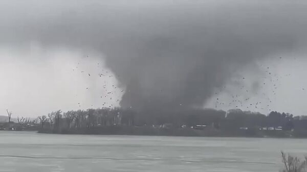 Торнадо в США унес жизни как минимум 4 человек - Sputnik Таджикистан