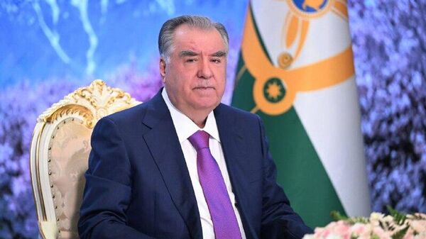 Рахмон призвал таджикских матерей уделять внимание образованию и воспитанию детей - Sputnik Таджикистан