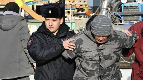 Рейд в Красноярске по выявлению незаконных мигрантов. - Sputnik Таджикистан