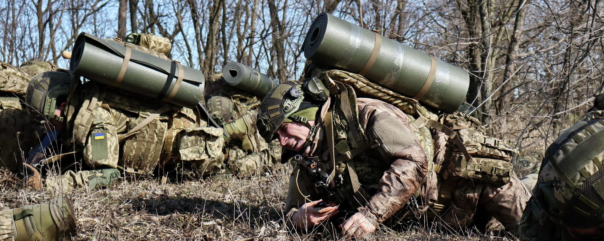 Новобранцы 65-й отдельной механизированной бригады Вооруженных сил Украины проходят военную подготовку вблизи линии фронта в Запорожской области, Украина, 22 февраля 2026 года. - Sputnik Таджикистан, 1920, 12.03.2026