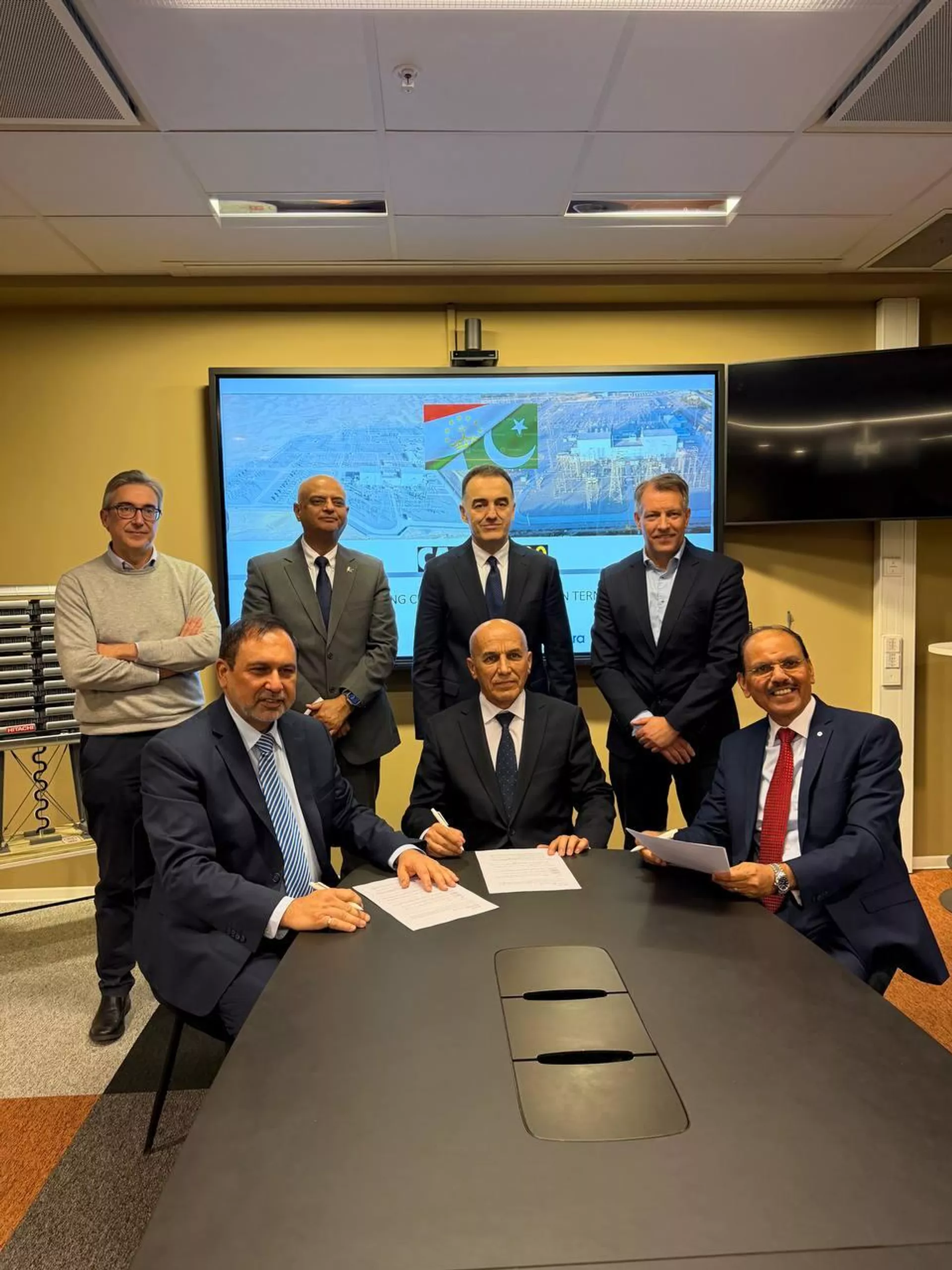 Обслуживание подстанций CASA-1000 обеспечат до 2028 года. — Sputnik Таджикистан, 1920, 12.03.2026