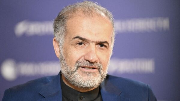 Чрезвычайный и полномочный посол Исламской Республики Иран в РФ Казем Джалали во время интервью агентству РИА Новости в Москве.   - Sputnik Тоҷикистон