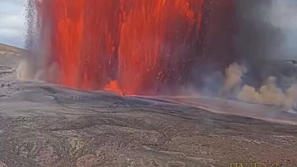 Килауэа хоб нест: Вулқони Ҳавайӣ бо қудрати том оташфишонӣ кард - Sputnik Тоҷикистон