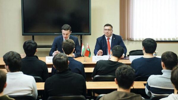 Таджикским студентам в Беларуси напомнили о важности соблюдения местных законов и традиций - Sputnik Таджикистан