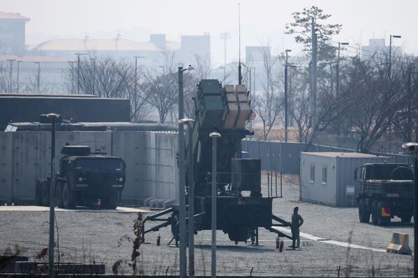 Американские системы противоракетной обороны Patriot на базе армии США в Пхентхэке, Южная Корея. - Sputnik Таджикистан