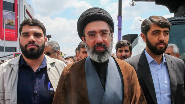 Новый верховный лидер Ирана Моджтаба Хаменеи. - Sputnik Тоҷикистон