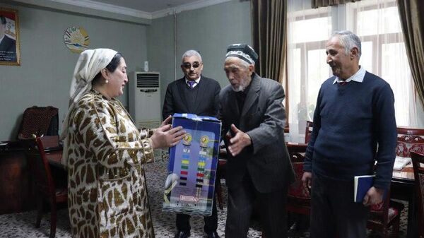 Рӯзноманигорони ноҳияи Рашт қадрдонӣ шуданд - Sputnik Тоҷикистон