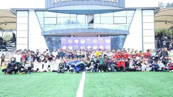 Дар Душанбе дар доираи барномаи Футбол барои мактабҳо лигаи футболи мактабӣ шурӯъ шуд - Sputnik Тоҷикистон