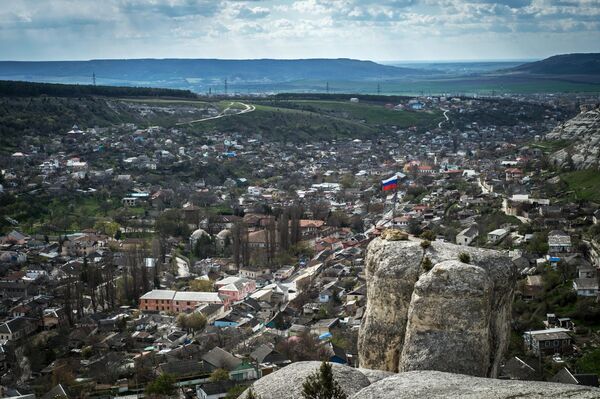 Симои Бахчисарой аз баландии кӯҳ. - Sputnik Тоҷикистон