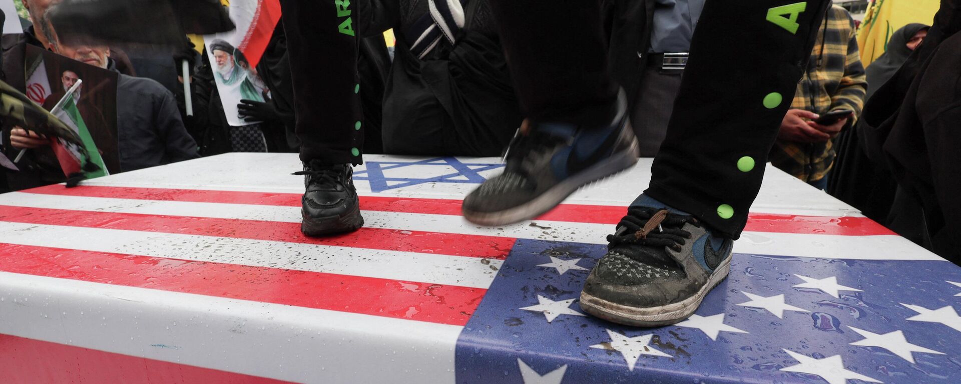 Акция протеста иранцев, приуроченной к ежегодному Дню аль-Кудс (Дню Иерусалима) в последнюю пятницу священного месяца Рамадан в Тегеране, Иран, 13 марта 2026 года.  - Sputnik Таджикистан, 1920, 15.03.2026