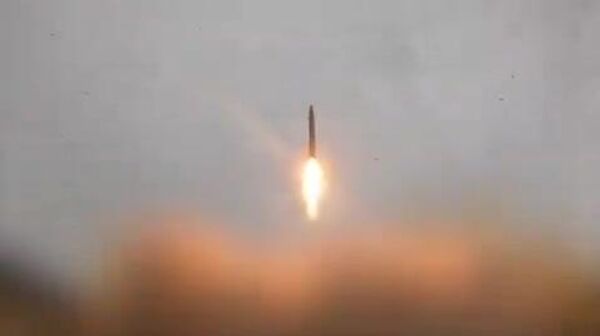 Эрон бори аввал аз мушакҳои вазнини Сиҷҷил истифода бурд, хабар дод ширкати телевизион ва радиои давлатӣ, - Sputnik Тоҷикистон