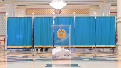 Избирательный участок №228 в Астане во время общенационального референдума по принятию новой конституции в Казахстане.