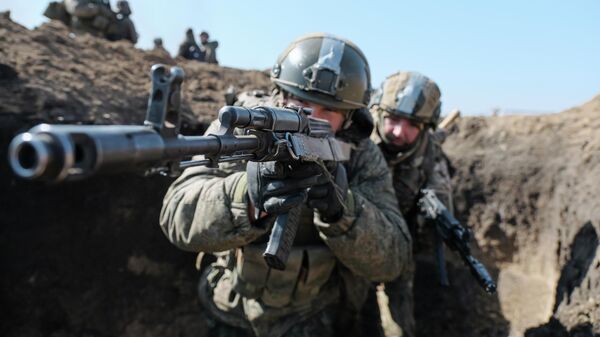 Учения штурмовых подразделений группировки войск Днепр. Архивное фото - Sputnik Тоҷикистон