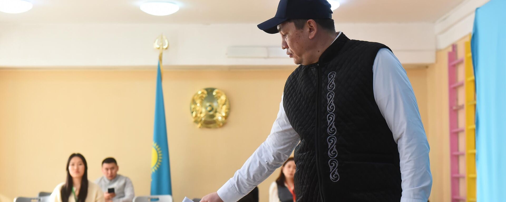 Референдум по принятию новой конституции в Казахстане  - Sputnik Таджикистан, 1920, 16.03.2026