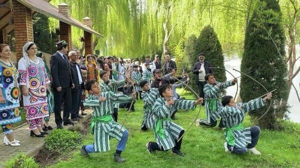 Лук, канат и гири: в Нуреке прошел фестиваль национальных спортивных игр - Sputnik Таджикистан