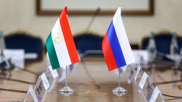 Флаги России и Таджикистана.  - Sputnik Тоҷикистон