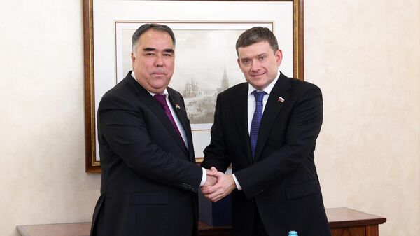 Встреча вице-спикера Совфеда Николая Журавлева с первым зампредом верхней палаты парламента Таджикистана Раджабом Ахмадзодой.  - Sputnik Тоҷикистон